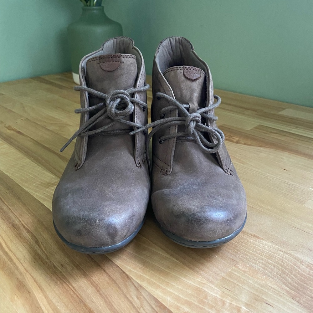 Cobb Hill Lace Up Vintage Style Booties